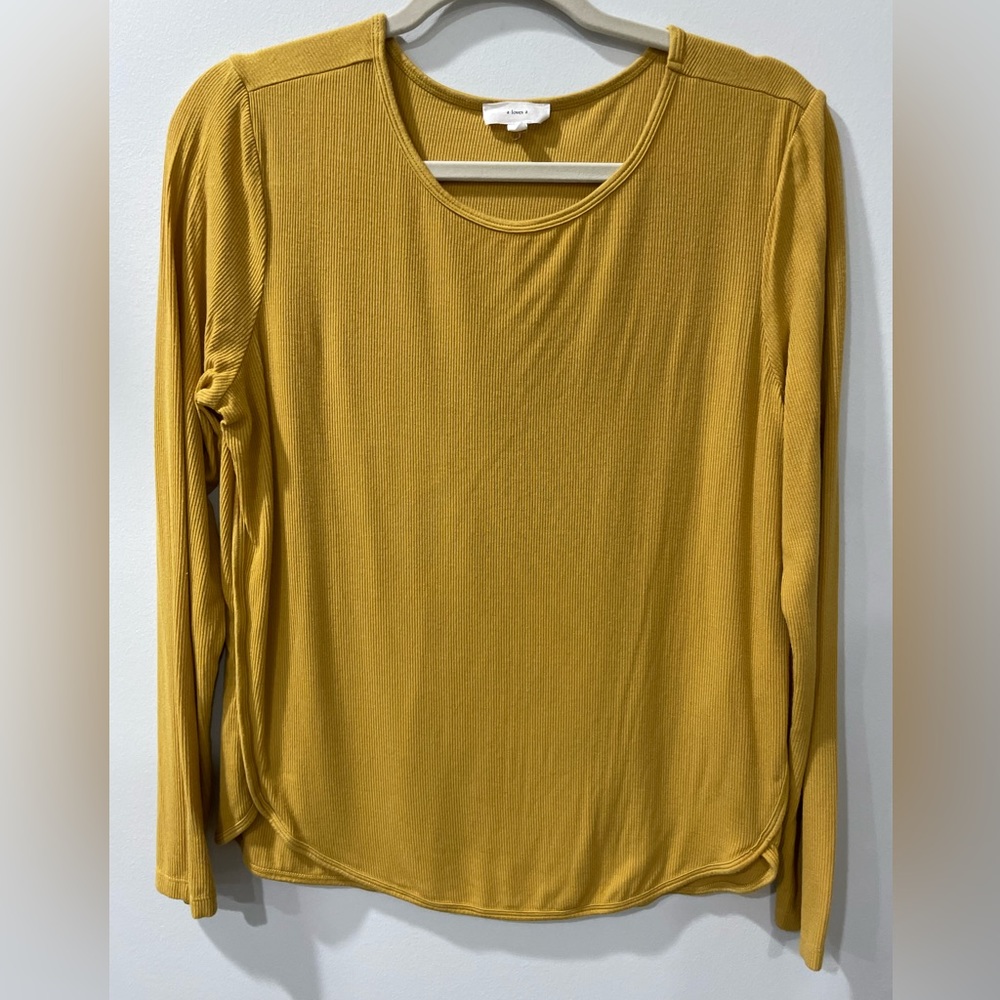 A Loves A Yellow Top